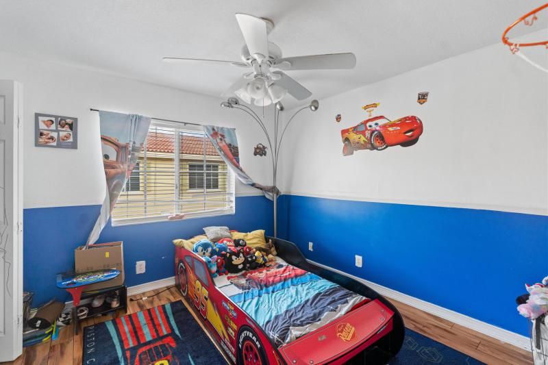  Condo & Townhome Photos