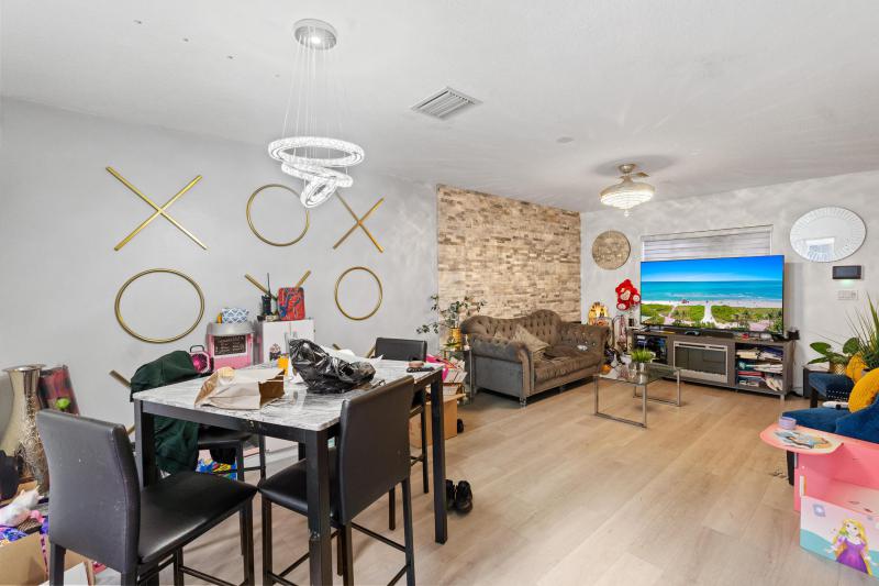  Condo & Townhome Photos