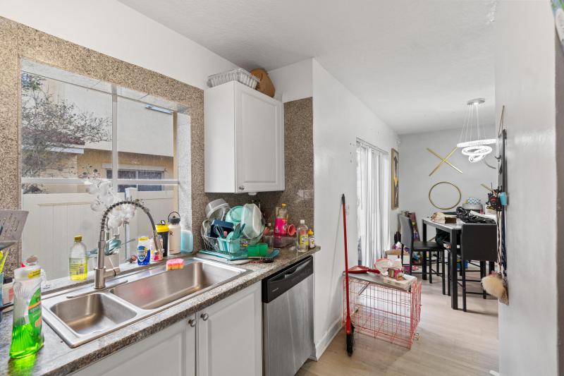  Condo & Townhome Photos