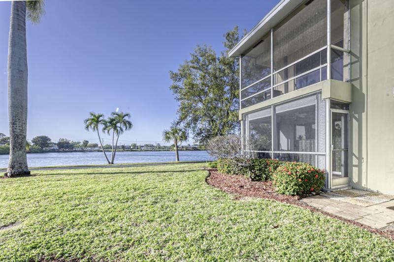  Condo & Townhome Photos