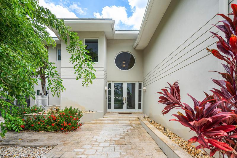  Single Family Homes Photo 2:  Pompano Beach,  FL 33062