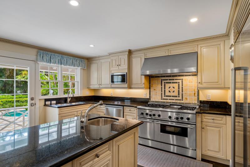  Single Family Homes Photo 13:  Palm Beach,  FL 33480