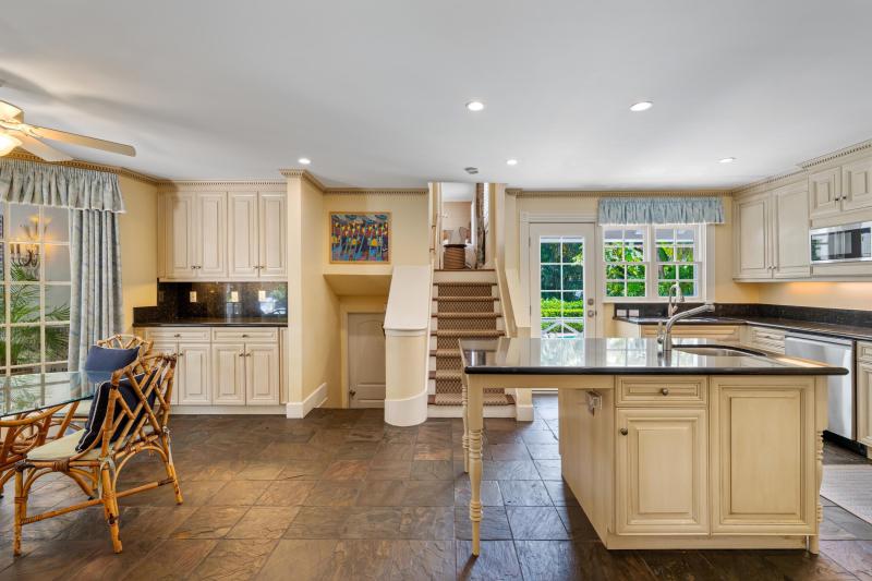  Single Family Homes Photo 14:  Palm Beach,  FL 33480