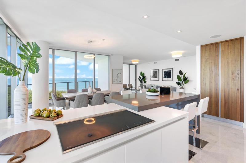  Condo & Townhome Photos