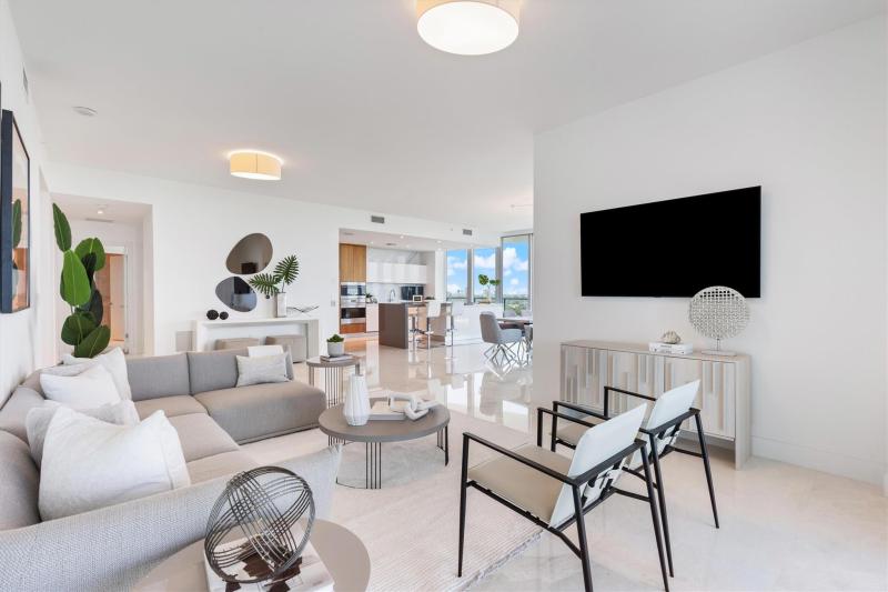  Condo & Townhome Photos
