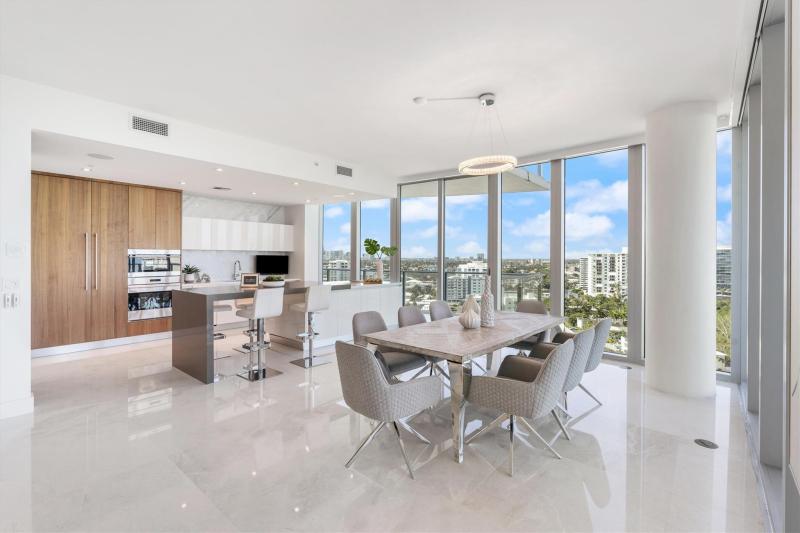  Condo & Townhome Photos