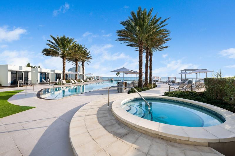  Condo & Townhome Photos