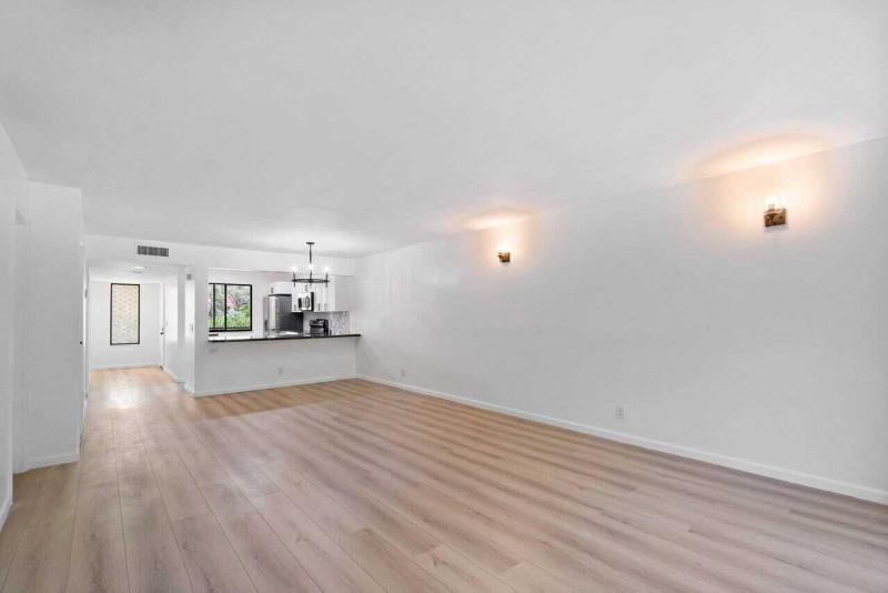  Condo & Townhome Photos