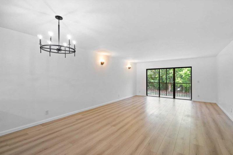  Condo & Townhome Photos