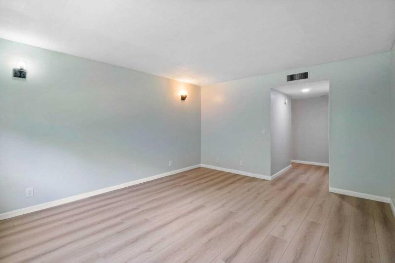  Condo & Townhome Photos