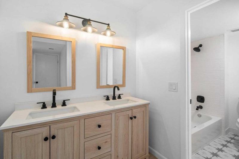  Condo & Townhome Photos