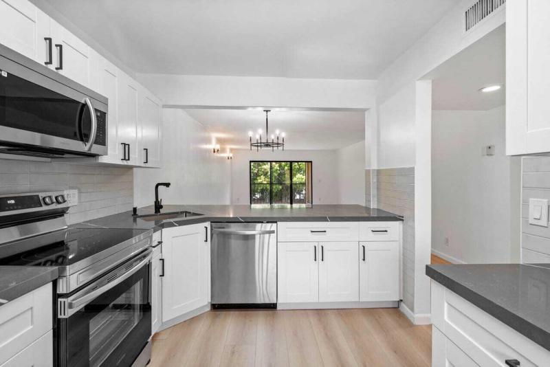  Condo & Townhome Photos
