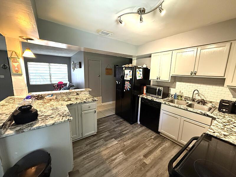  Single Family Homes Photo 11:  Pensacola,  FL 32514