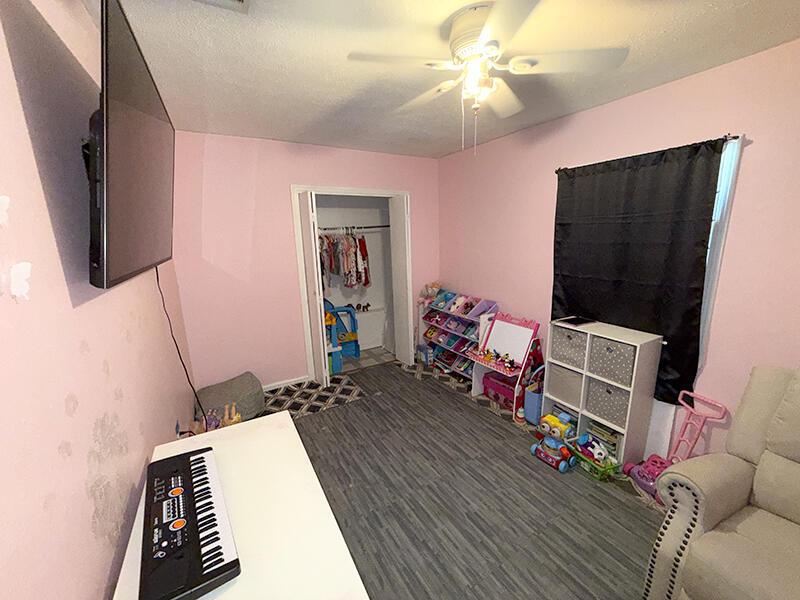  Single Family Homes Photo 13:  Pensacola,  FL 32514