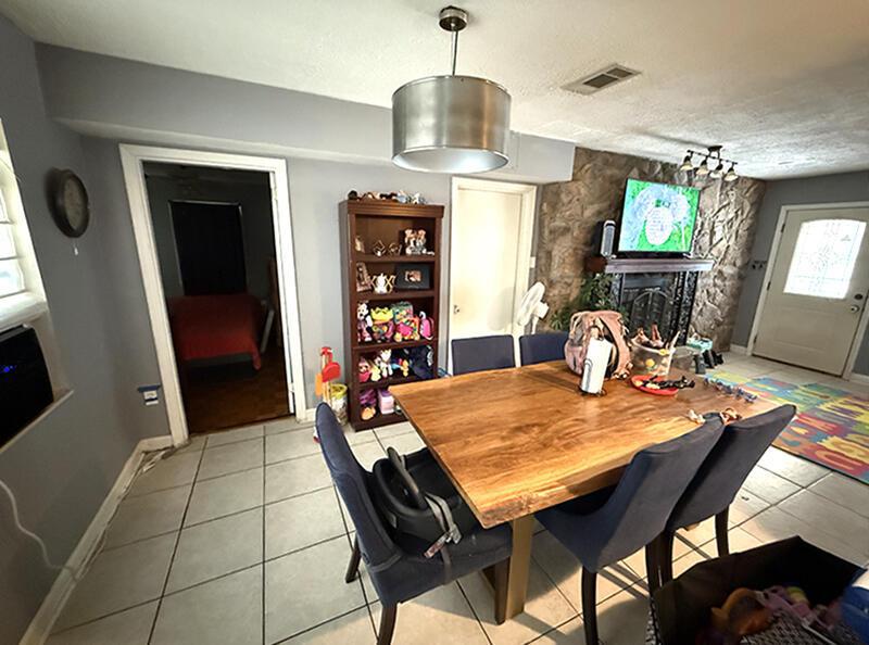  Single Family Homes Photo 4:  Pensacola,  FL 32514