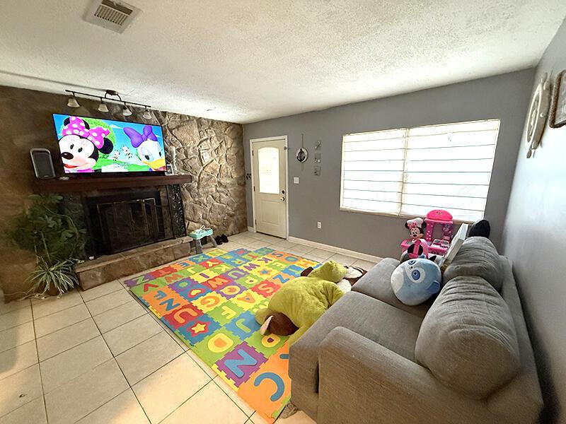  Single Family Homes Photo 7:  Pensacola,  FL 32514