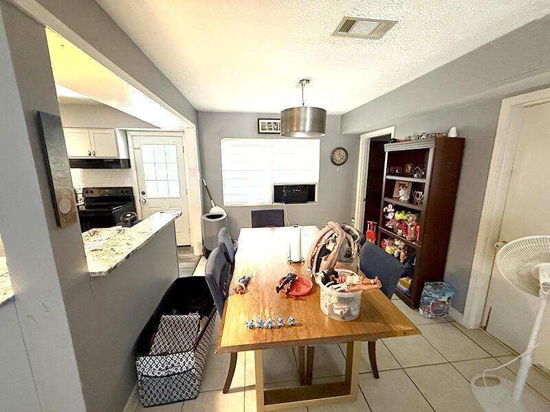  Single Family Homes Photo 8:  Pensacola,  FL 32514