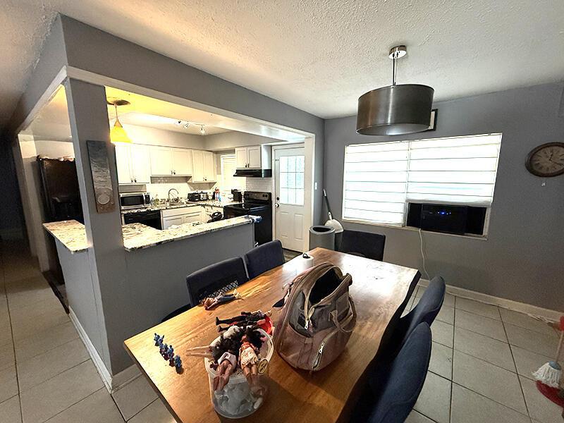  Single Family Homes Photo 9:  Pensacola,  FL 32514