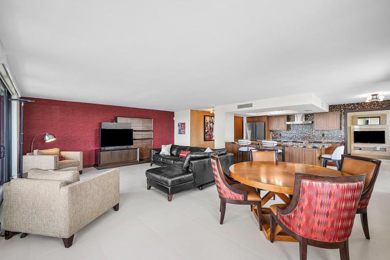  Condo & Townhome Photos