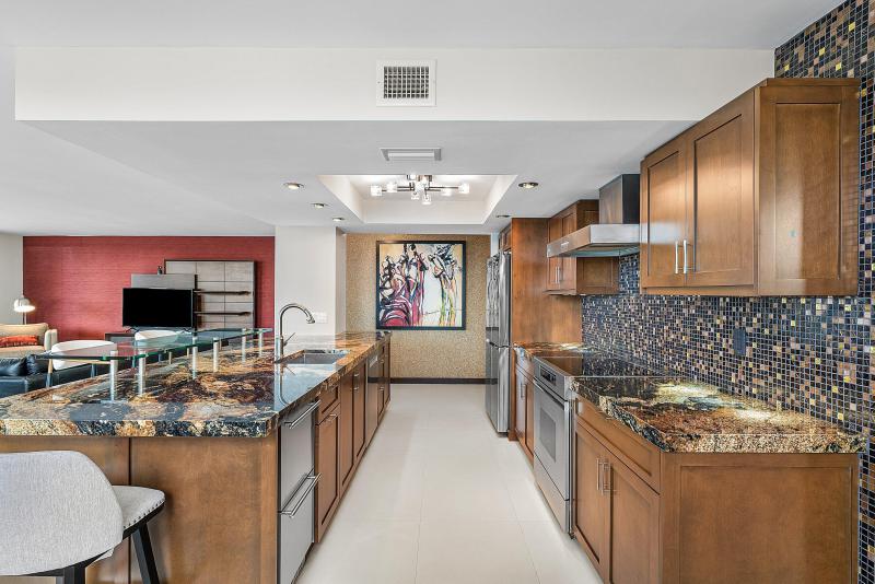  Condo & Townhome Photos