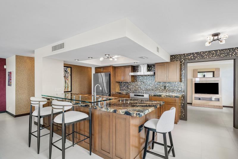  Condo & Townhome Photos