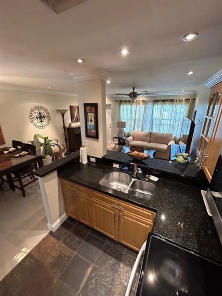  Condo & Townhome Photos