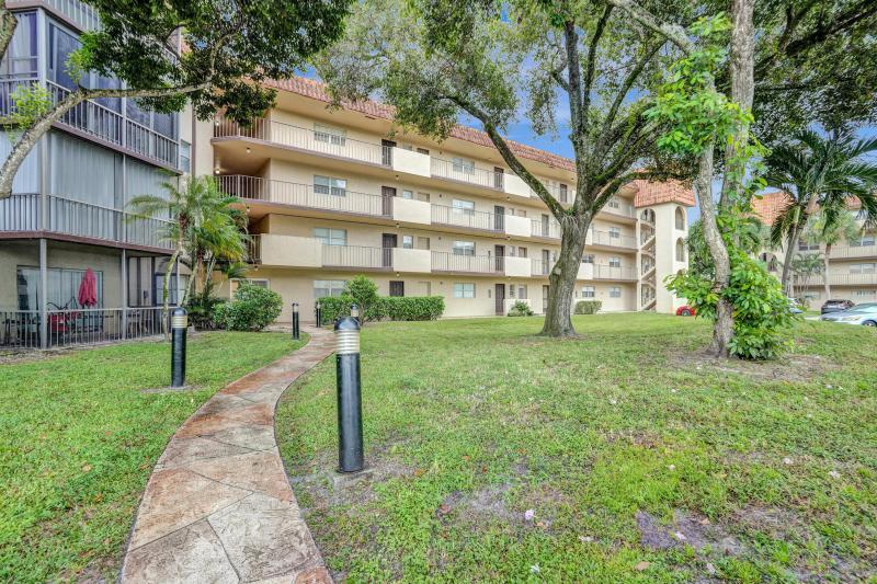  Condo & Townhome Photos