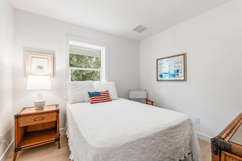  Single Family Homes Photo 21:  Vero Beach,  FL 32963