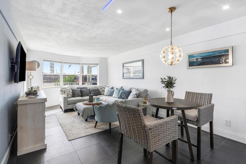  Condo & Townhome Photos