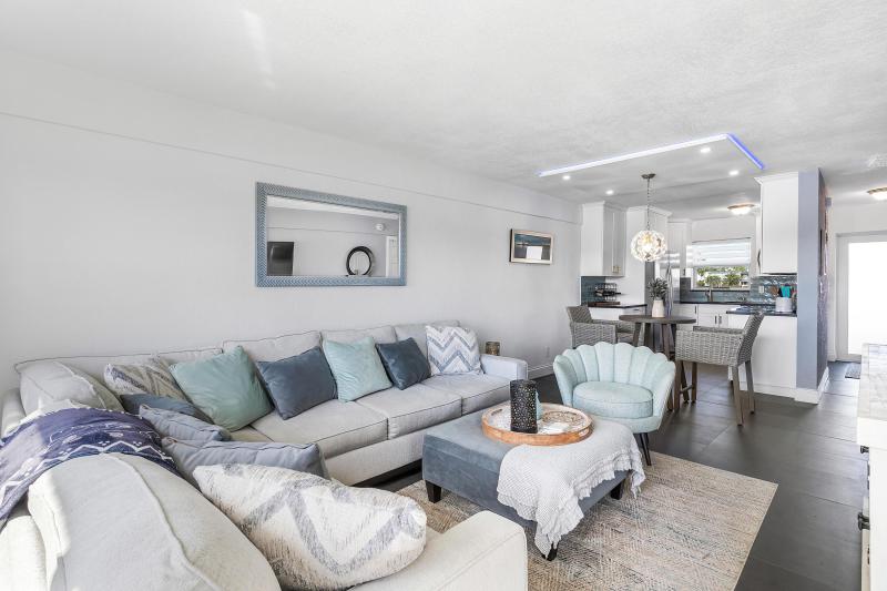  Condo & Townhome Photos