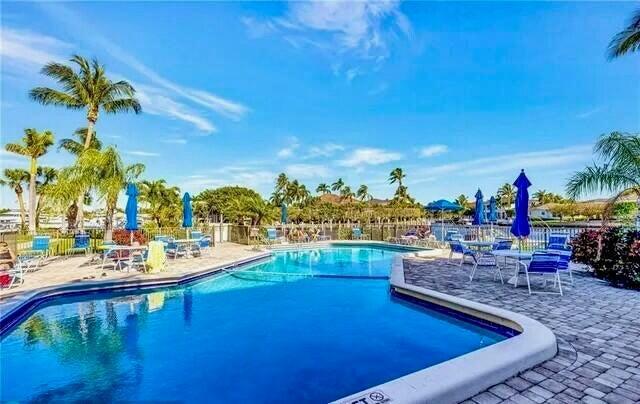  Condo & Townhome Photos