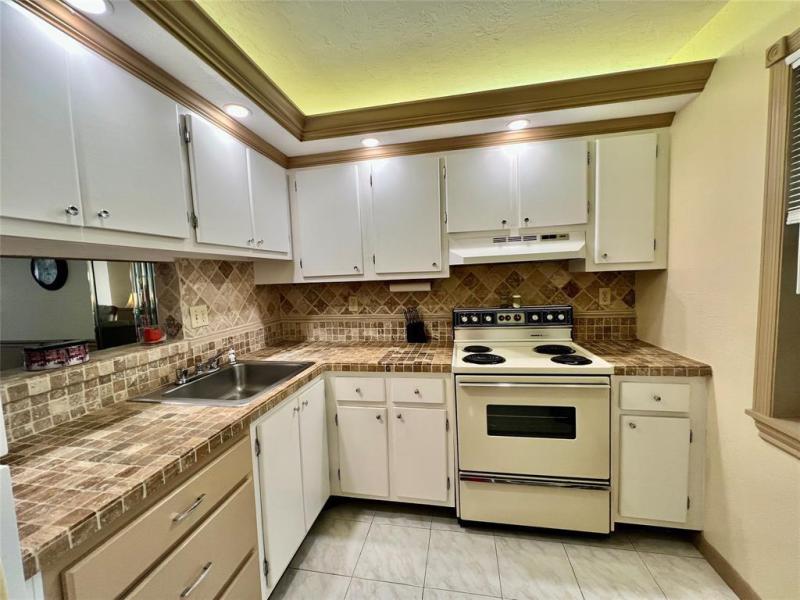  Condo & Townhome Photos