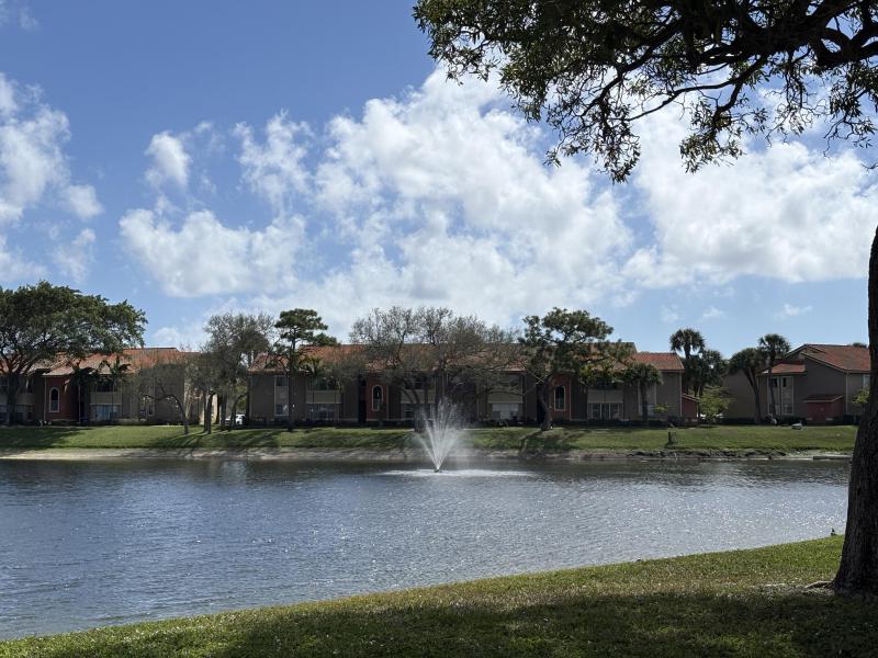  Condo & Townhome Photos