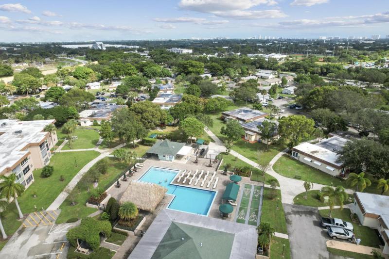  Condo & Townhome Photos