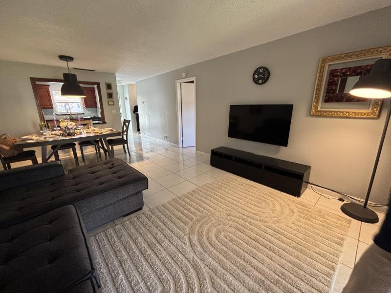  Condo & Townhome Photos