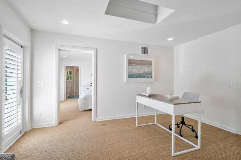  Single Family Homes Photo 10:  Palm Beach,  FL 33480