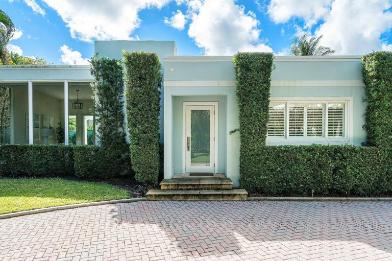  Single Family Homes Photo 2:  Palm Beach,  FL 33480