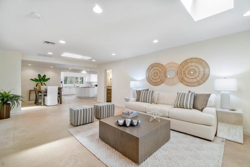  Single Family Homes Photo 3:  Palm Beach,  FL 33480