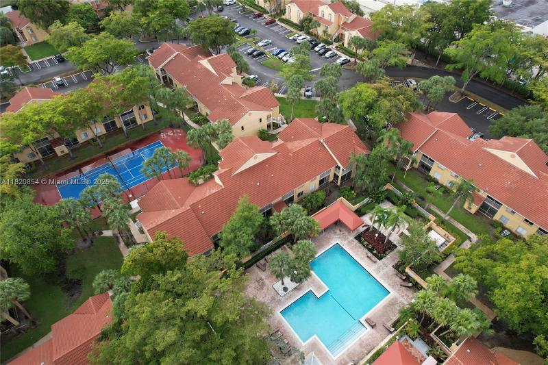  Condo & Townhome Photos