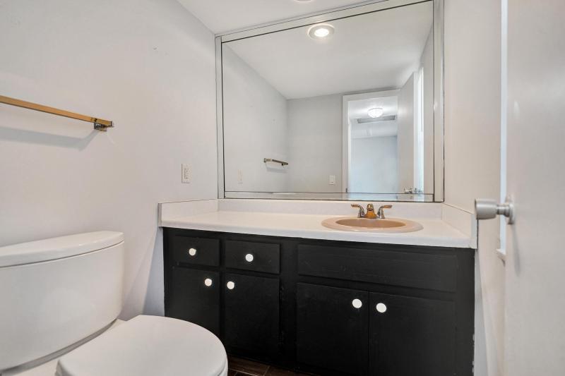  Condo & Townhome Photos