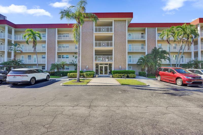  Condo & Townhome Photos