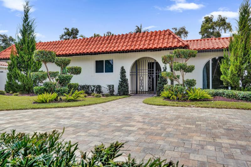  Single Family Homes Photo 2:  Deerfield Beach,  FL 33441