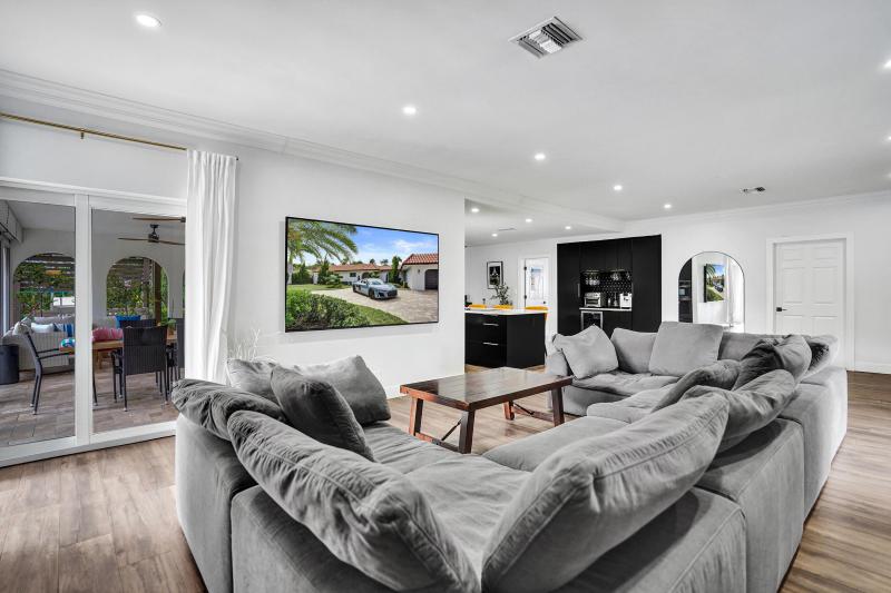  Single Family Homes Photo 5:  Deerfield Beach,  FL 33441