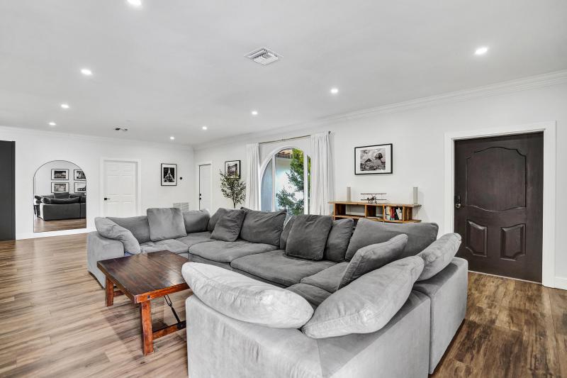  Single Family Homes Photo 6:  Deerfield Beach,  FL 33441