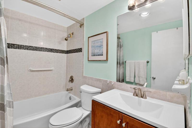  Condo & Townhome Photos