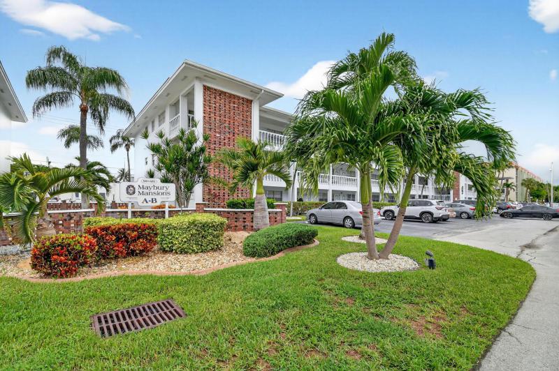  Condo & Townhome Photos