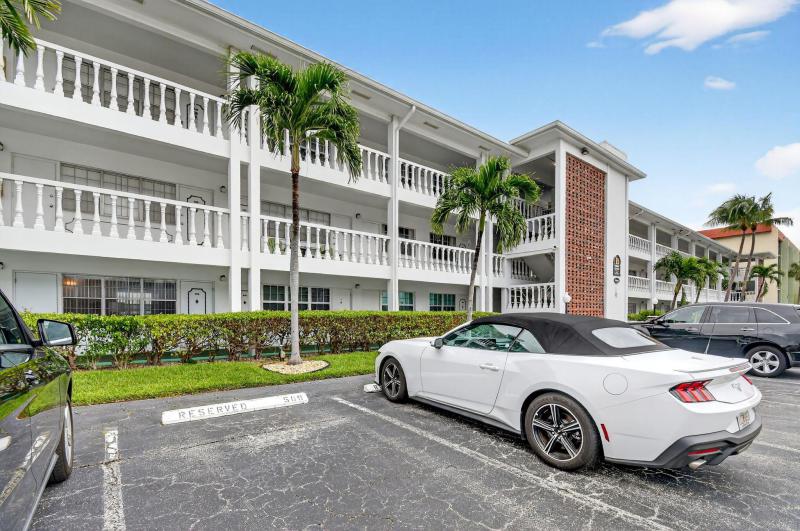  Condo & Townhome Photos