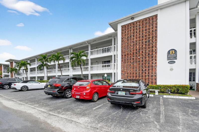 Condo & Townhome Photos