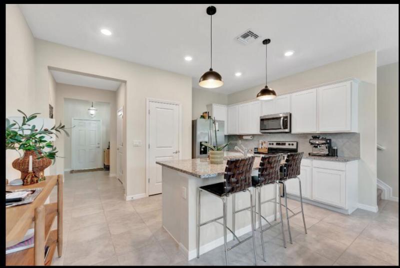  Condo & Townhome Photos