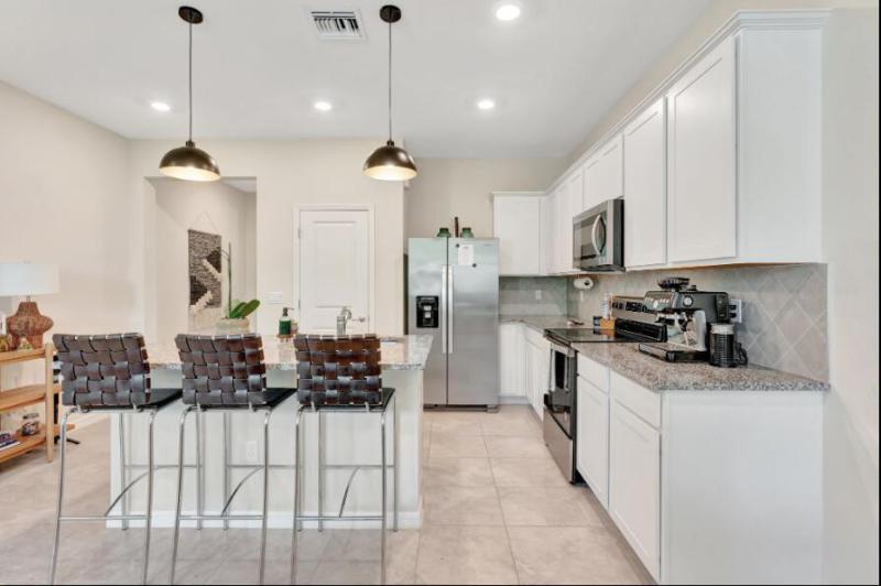  Condo & Townhome Photos